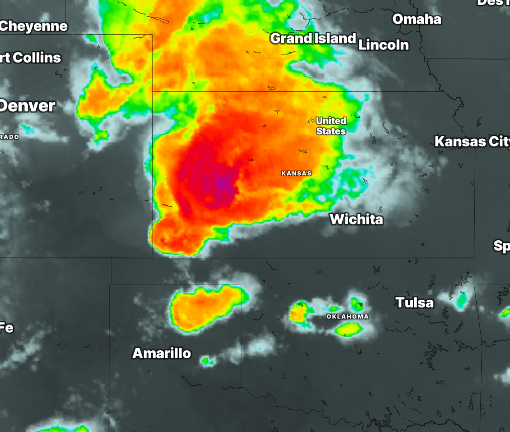 Vertically Integrated Liquid showing intense storm cores across the Plains